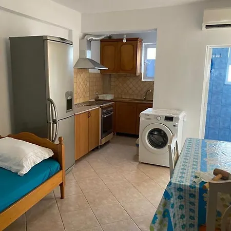 Apartment Anesti Himare